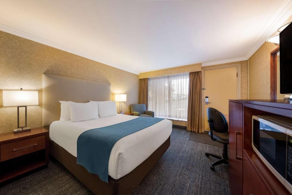 Best Western Voyageur Place Hotel — 5