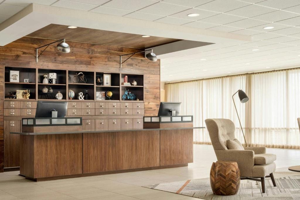 Four Points by Sheraton Oakville — 1
