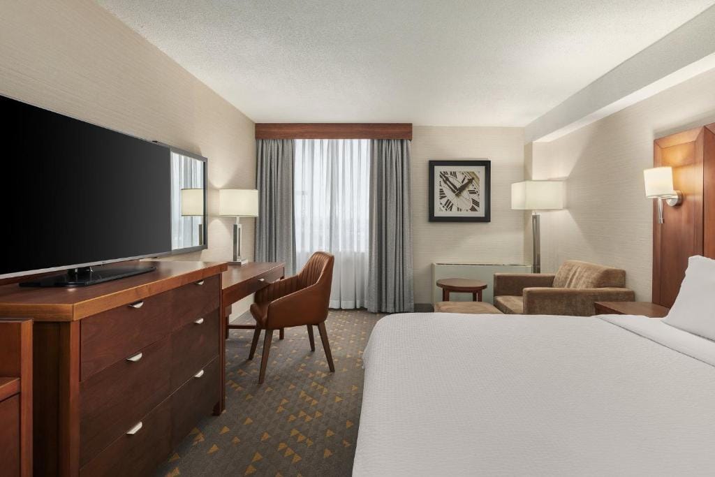 Holiday Inn Oakville Centre by IHG — 2