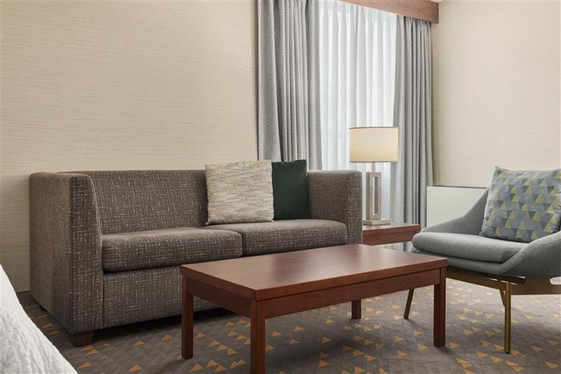 Holiday Inn Oakville Centre by IHG — 3