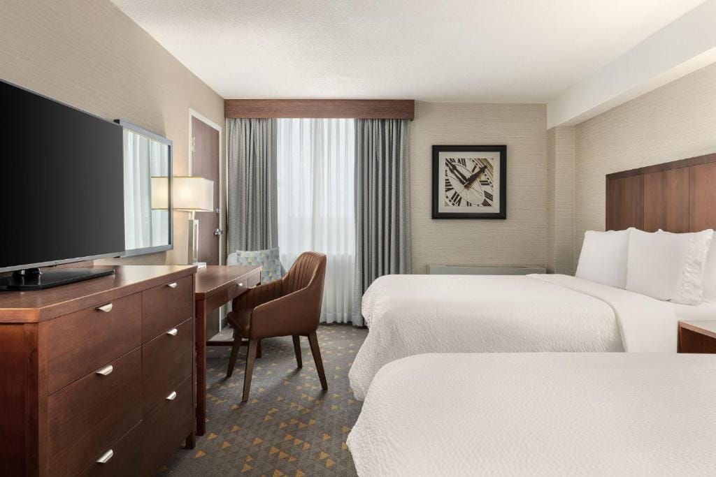 Holiday Inn Oakville Centre by IHG — 5