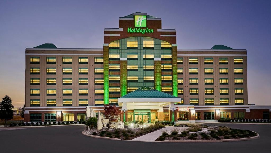 Holiday Inn & Suites Oakville at Bronte by IHG — 1