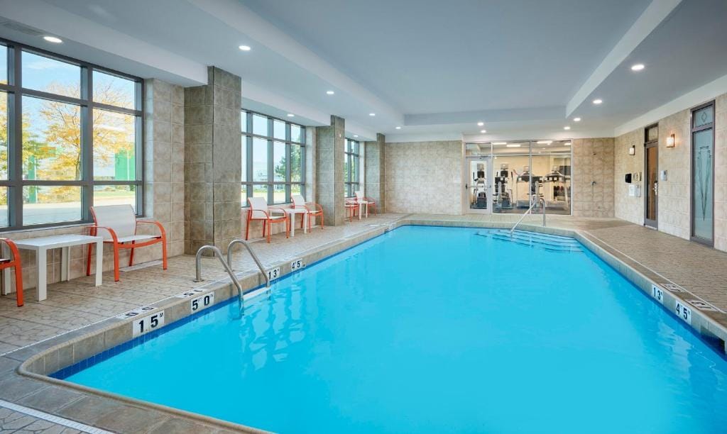 Holiday Inn & Suites Oakville at Bronte by IHG — 3