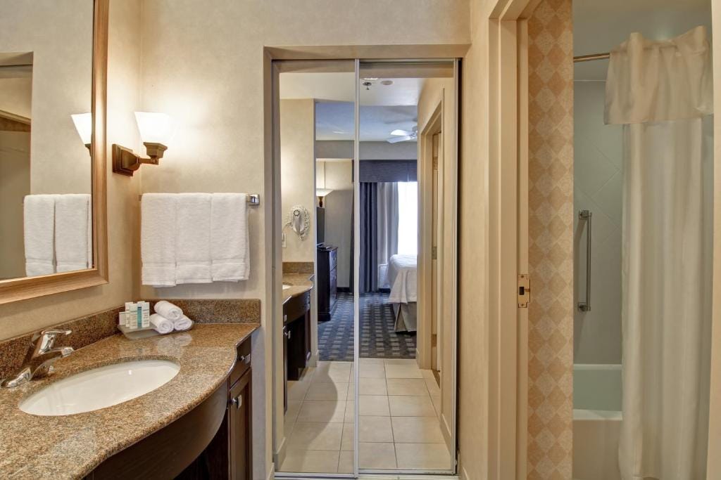 Homewood Suites by Hilton Toronto Oakville — 3