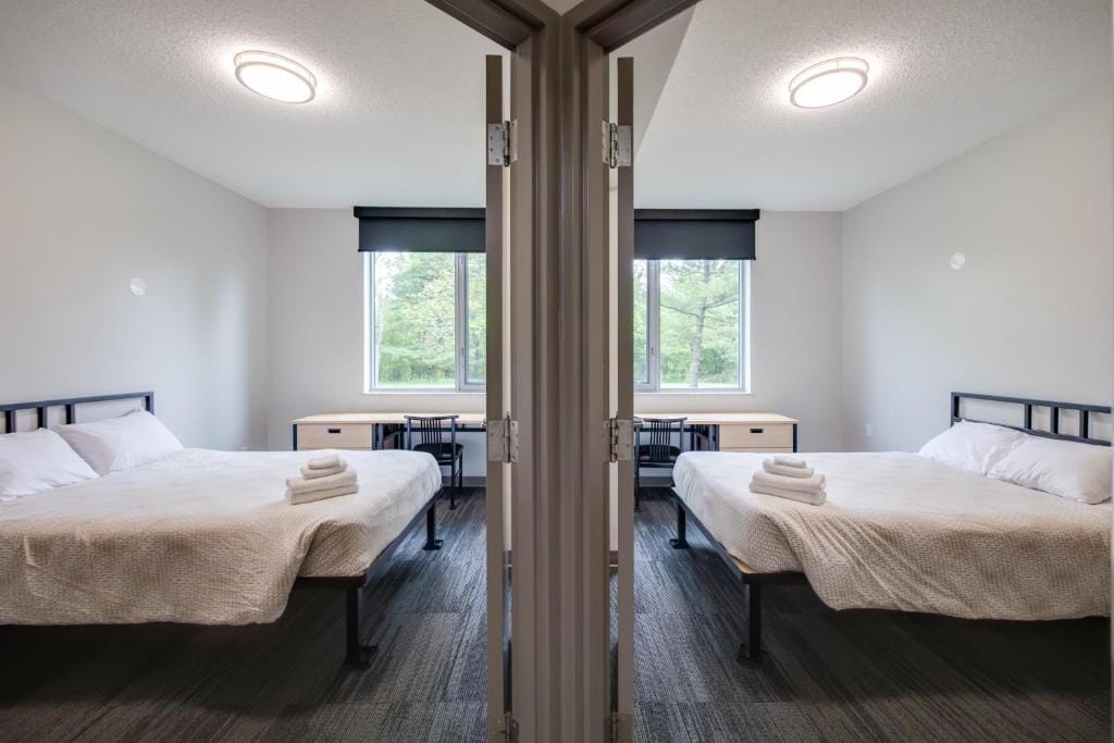 Residence & Conference Centre - Oakville — 2