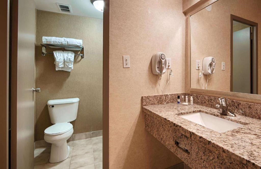 Best Western Plus Durham Hotel & Conference Centre — 3