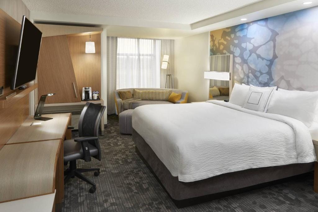 Courtyard by Marriott Oshawa — 1