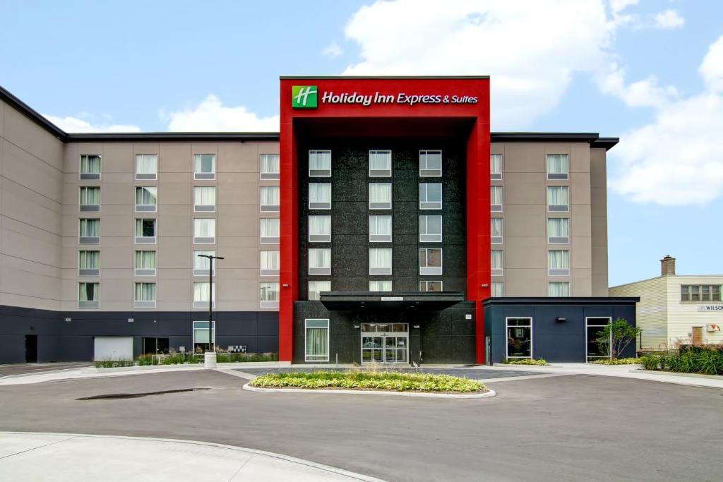 Holiday Inn Express & Suites Oshawa Downtown - Toronto Area by IHG — 1