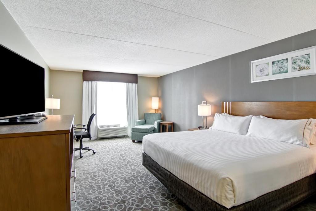 Holiday Inn Express & Suites Oshawa Downtown - Toronto Area by IHG — 5