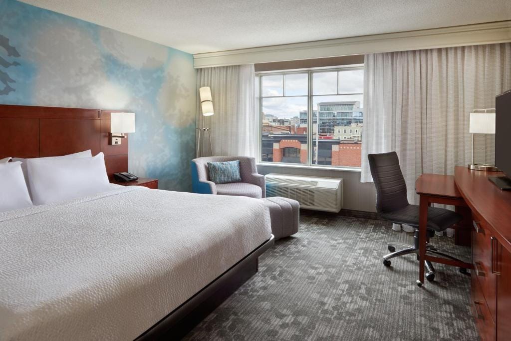 Courtyard by Marriott Ottawa Downtown — 1