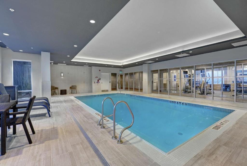 Hampton Inn Peterborough — 4