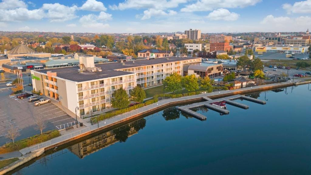Holiday Inn Hotel Peterborough Waterfront by IHG — 1