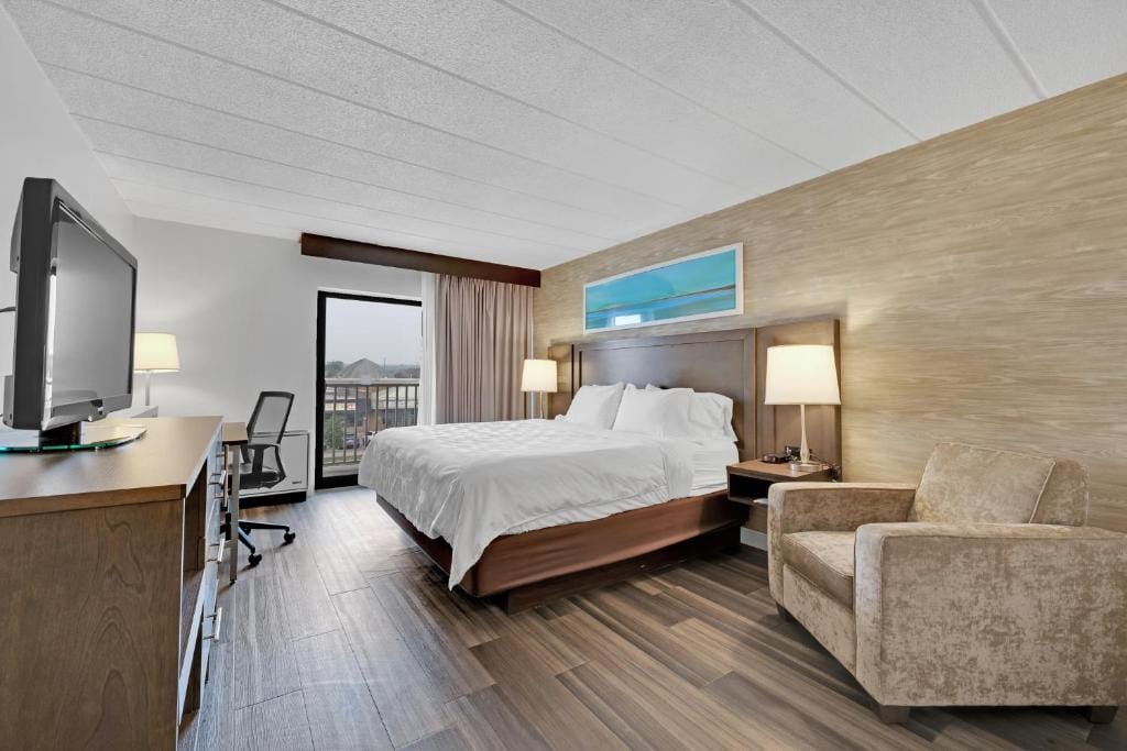 Holiday Inn Hotel Peterborough Waterfront by IHG — 2