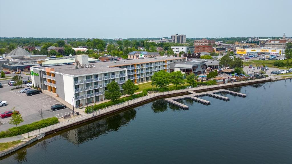 Holiday Inn Hotel Peterborough Waterfront by IHG — 4