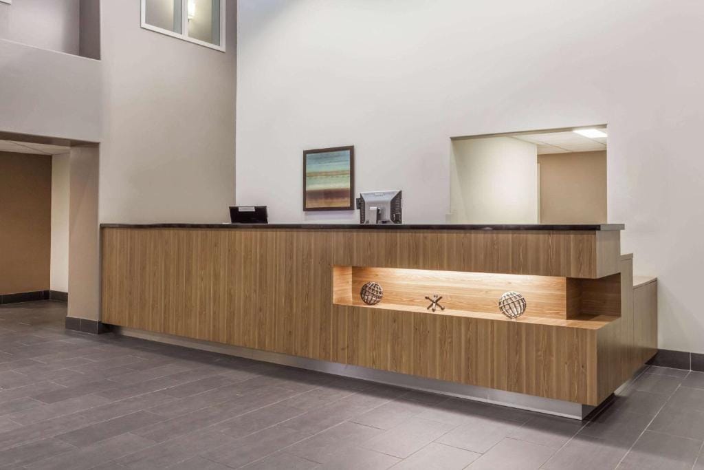 Super 8 by Wyndham Peterborough — 5