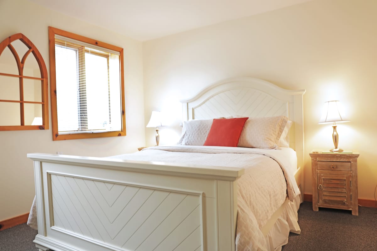 Chalet Claremont Bed and Breakfast — 5