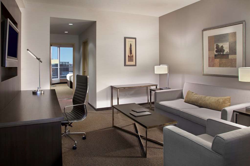 Hilton Toronto/Markham Suites Conference Centre & Spa — 3