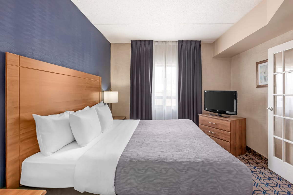 Quality Suites Whitby — 2