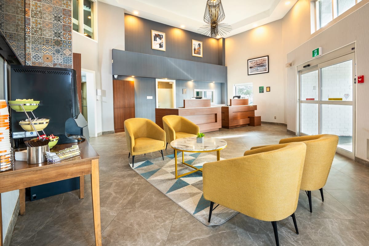 Quality Suites Whitby — 3