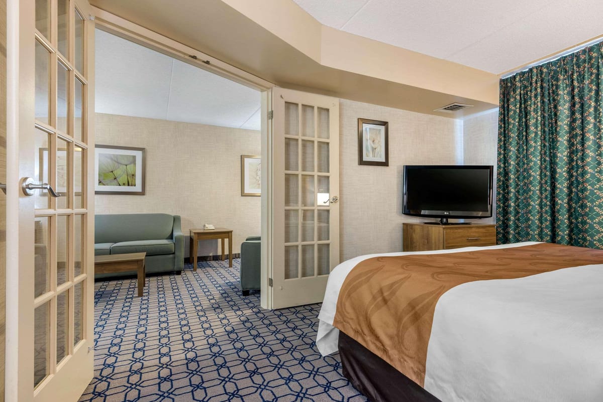 Quality Suites Whitby — 4