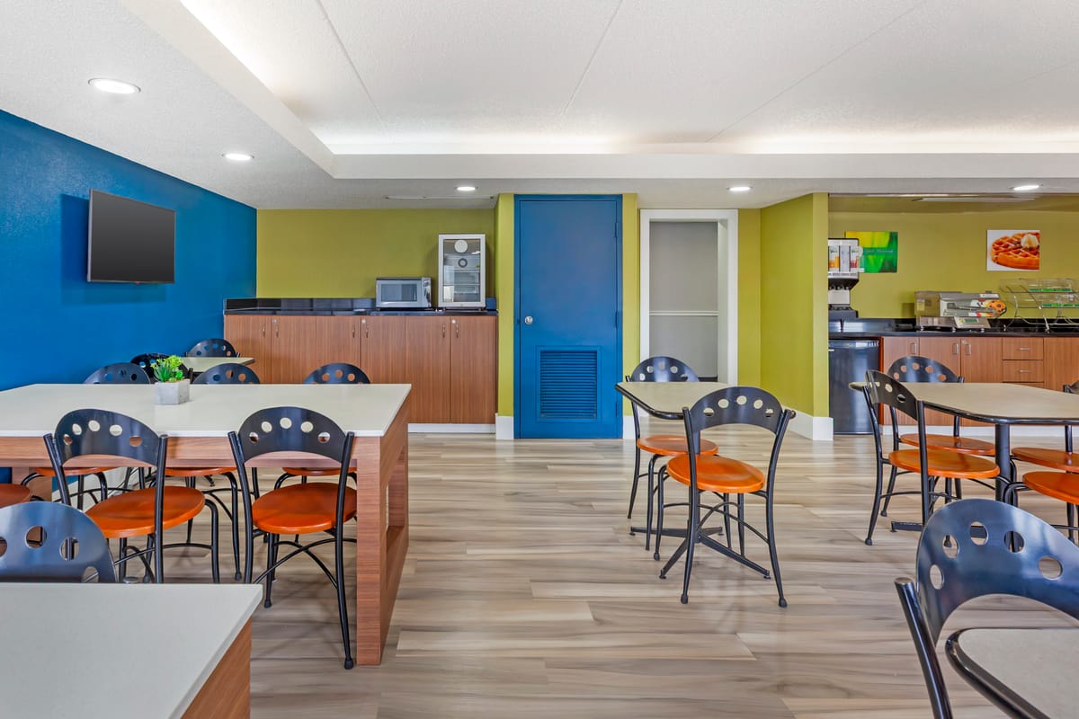 Quality Suites Whitby — 5