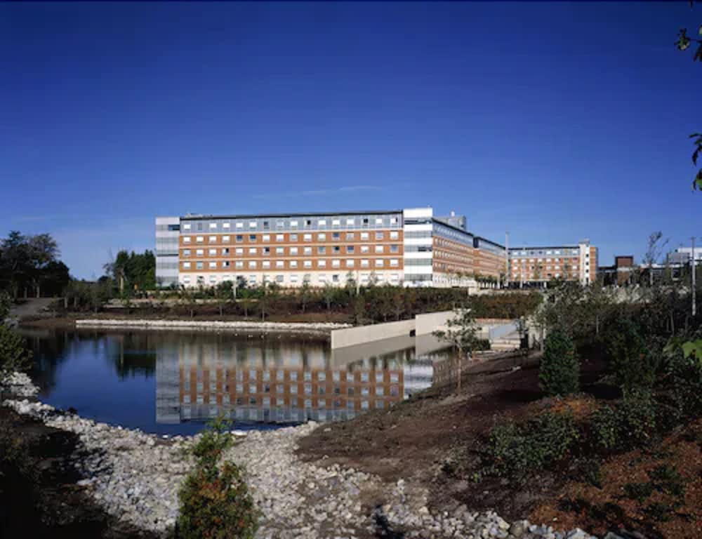 Residence & Conference Centre - Oshawa — 2