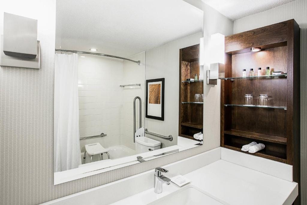 Delta Hotels by Marriott Quebec — 3