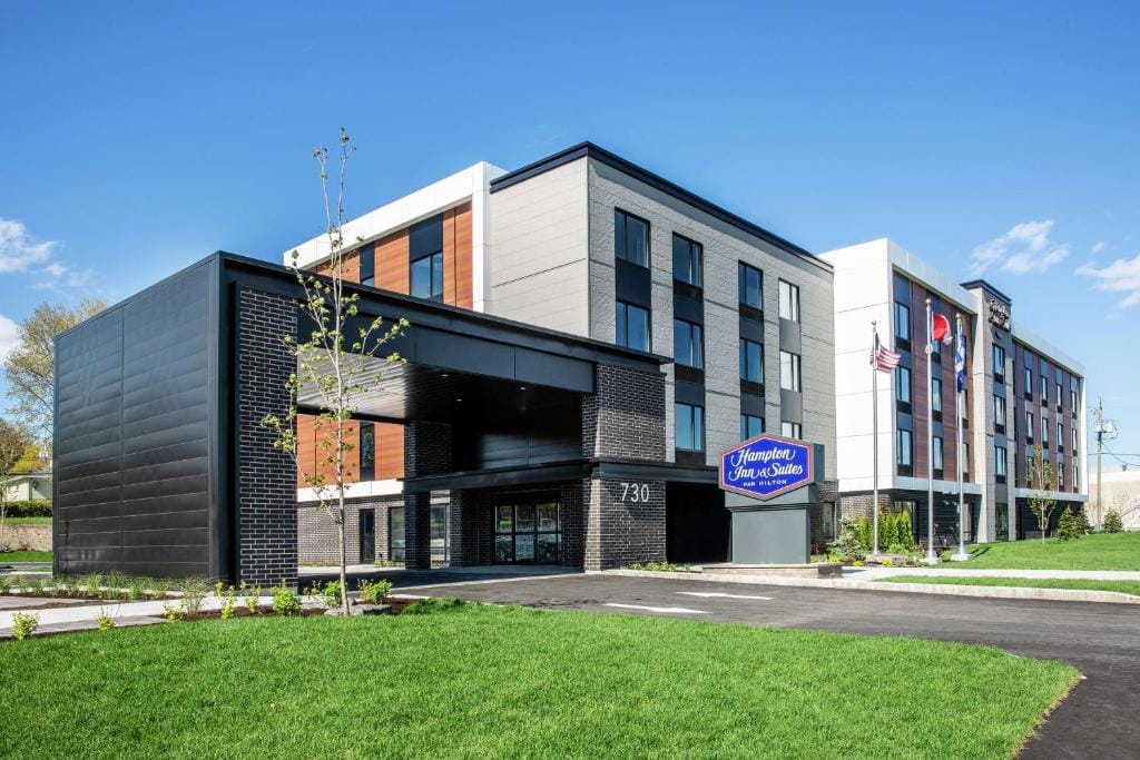 Hampton Inn & Suites by Hilton Québec - Beauport — 1