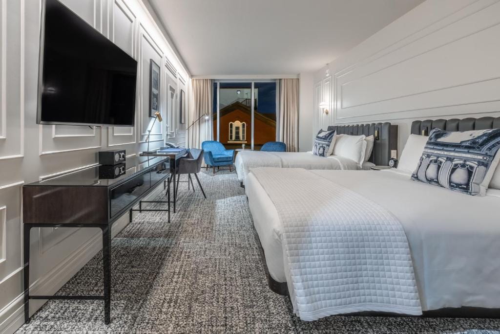 Le Capitole Hotel — 2