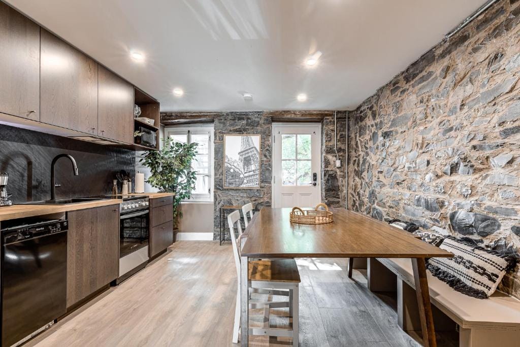 North House - Beautiful Vieux 2 Bedroom Apt — 1