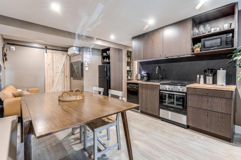 North House - Beautiful Vieux 2 Bedroom Apt — 4