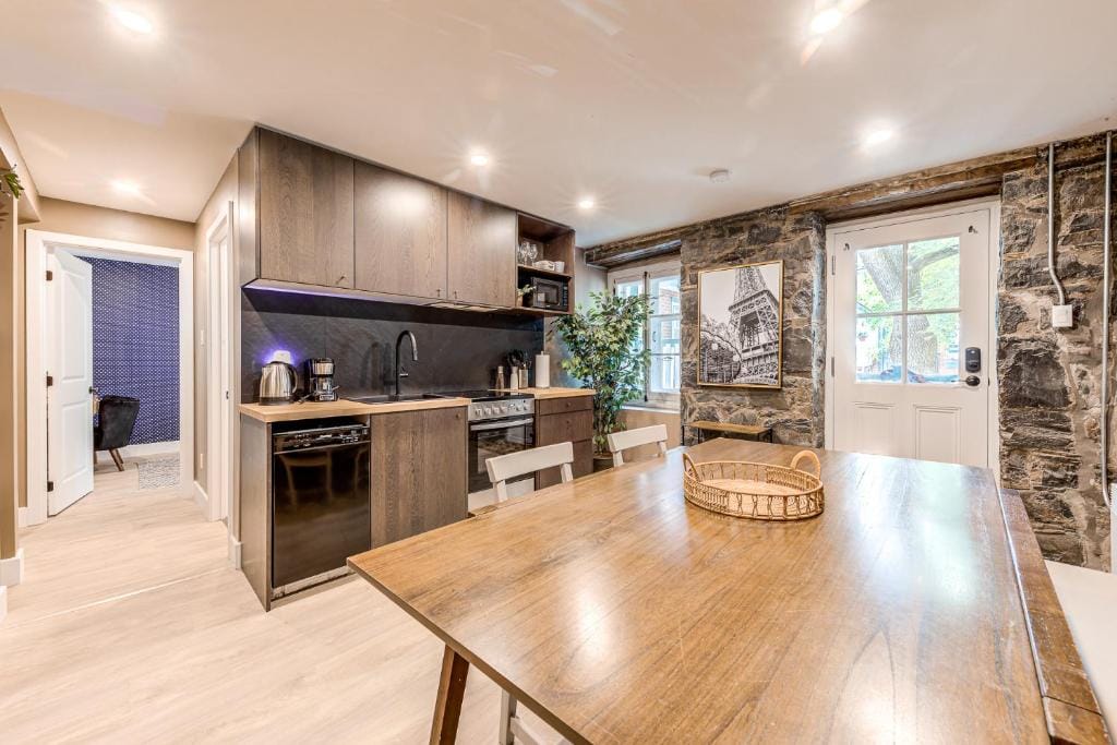 North House - Beautiful Vieux 2 Bedroom Apt — 5
