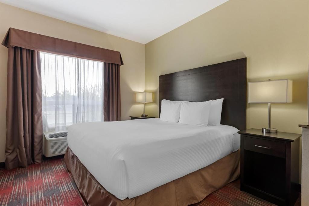 Best Western Plus Red Deer Inn & Suite — 1