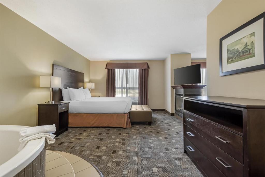 Best Western Plus Red Deer Inn & Suite — 2