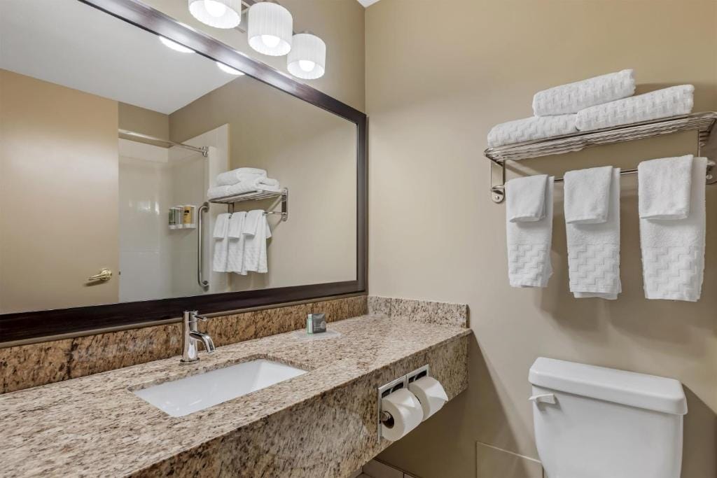 Best Western Plus Red Deer Inn & Suite — 3