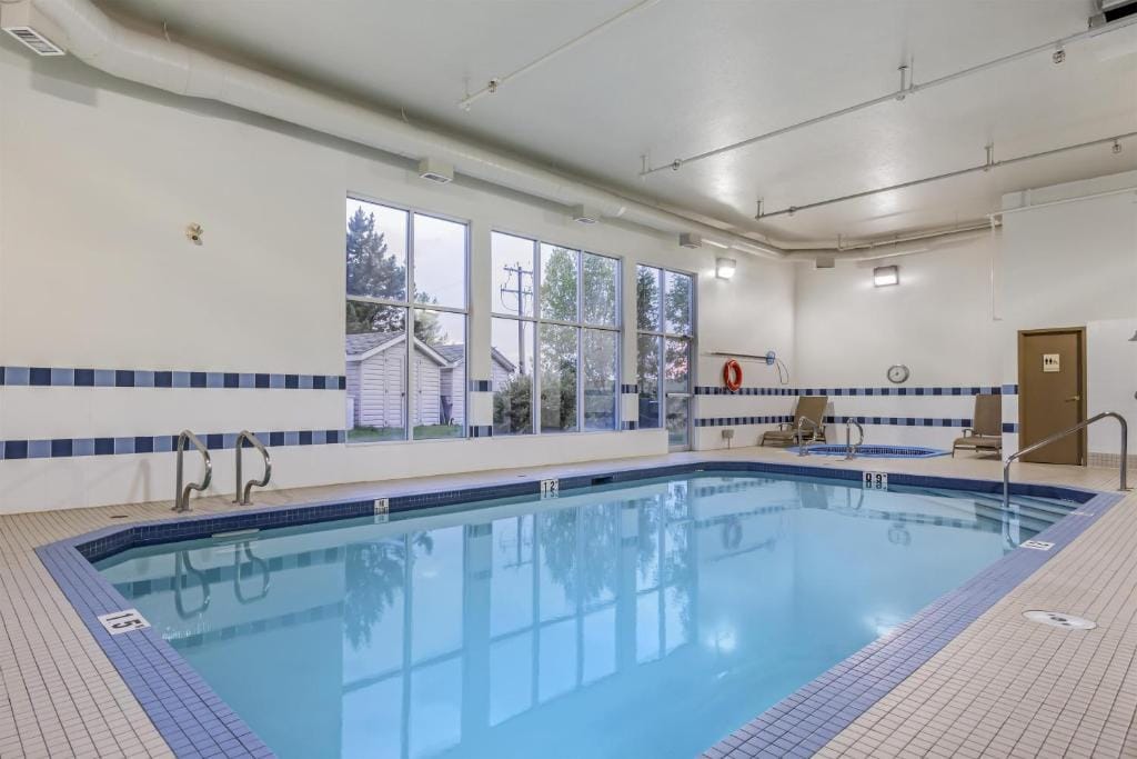 Best Western Plus Red Deer Inn & Suite — 4