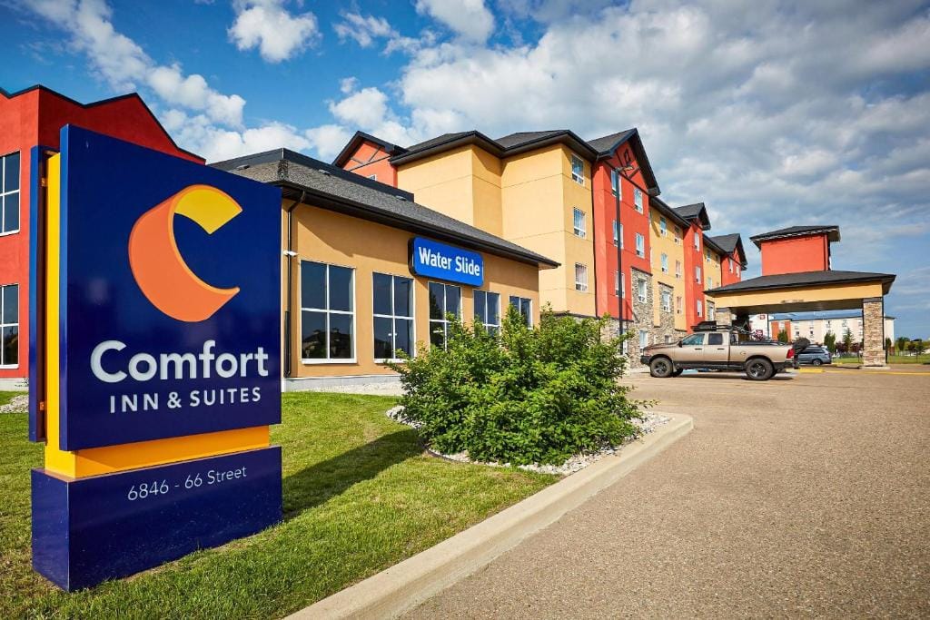 Comfort Inn & Suites — 1