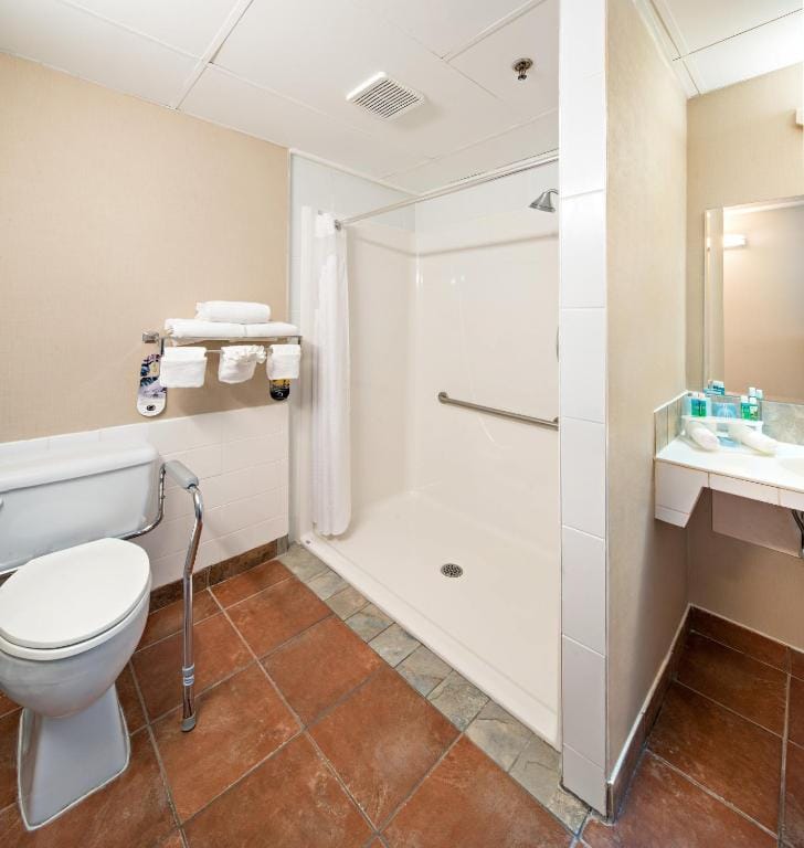 Holiday Inn Express Red Deer by IHG — 3