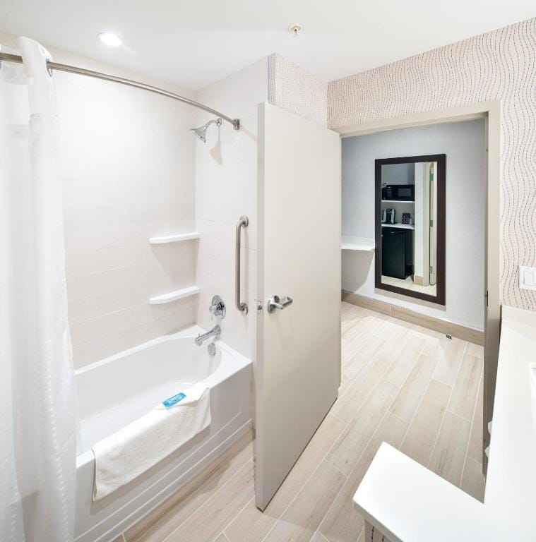 Holiday Inn Express - Red Deer North by IHG — 3