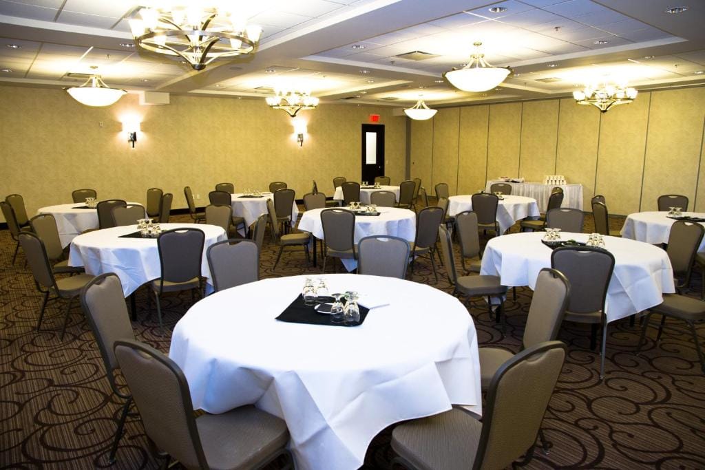 Holiday Inn Hotel & Suites Red Deer by IHG — 4