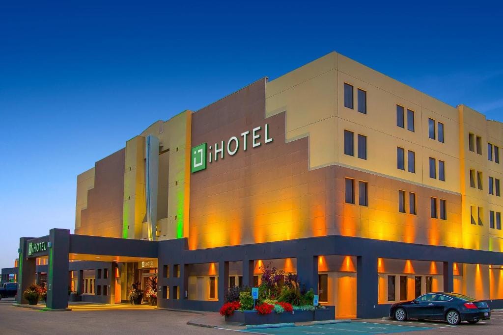 iHOTEL & Conference Centre Red Deer — 1