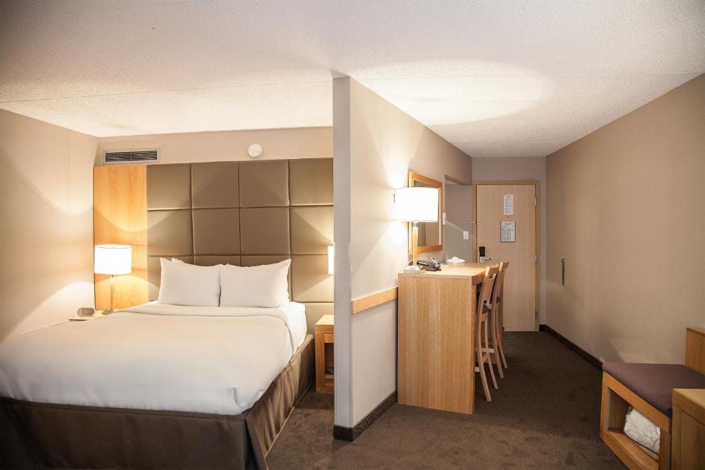 iHOTEL & Conference Centre Red Deer — 2