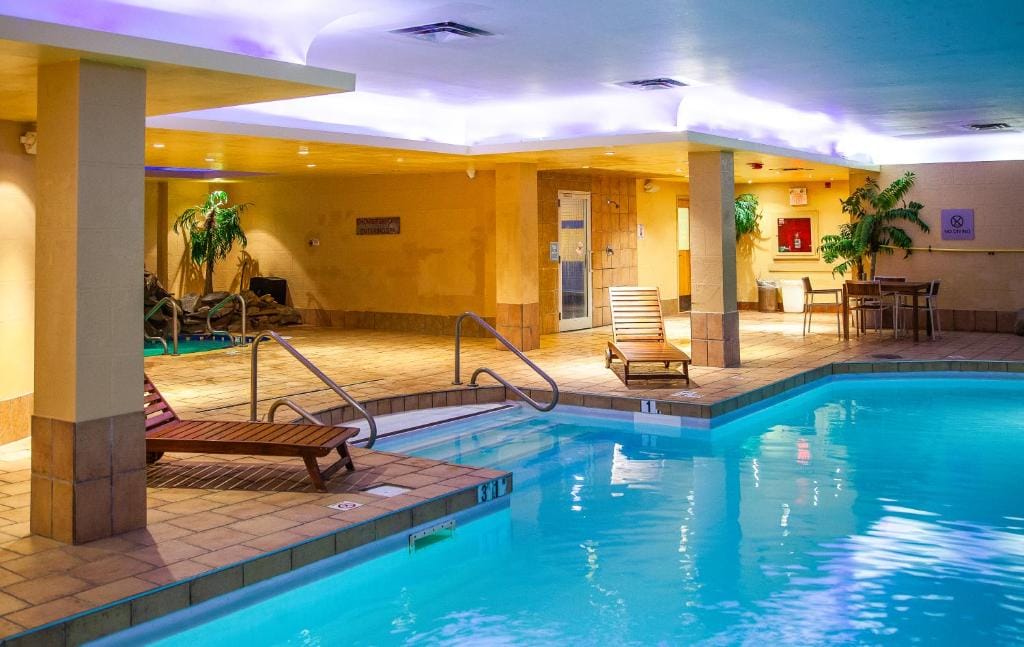 iHOTEL & Conference Centre Red Deer — 4