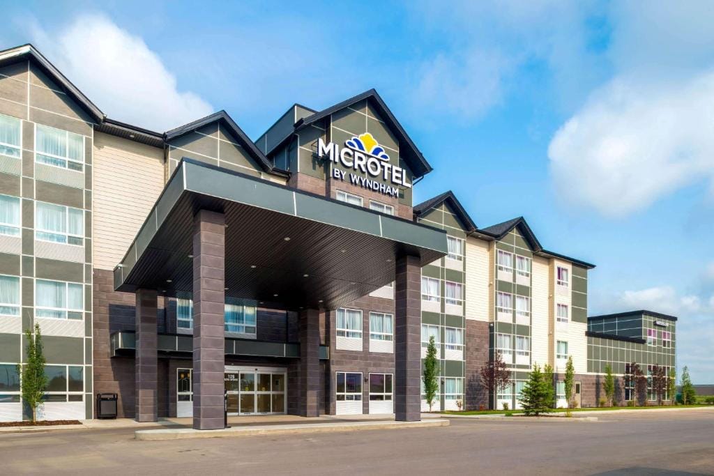 Microtel Inn & Suites by Wyndham Red Deer — 1
