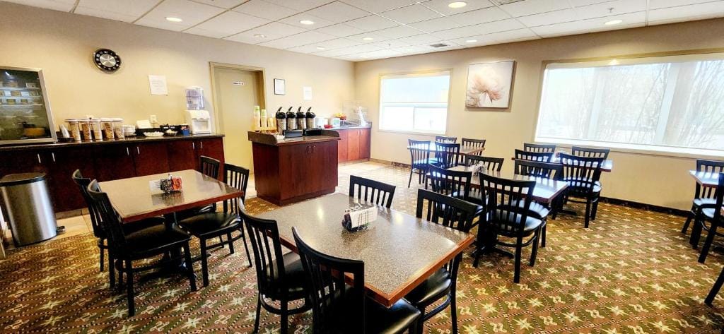 Park Hill Inn & Suite — 4