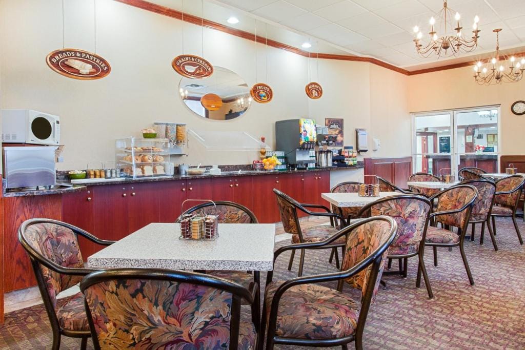 Ramada by Wyndham Red Deer Hotel & Suites — 5