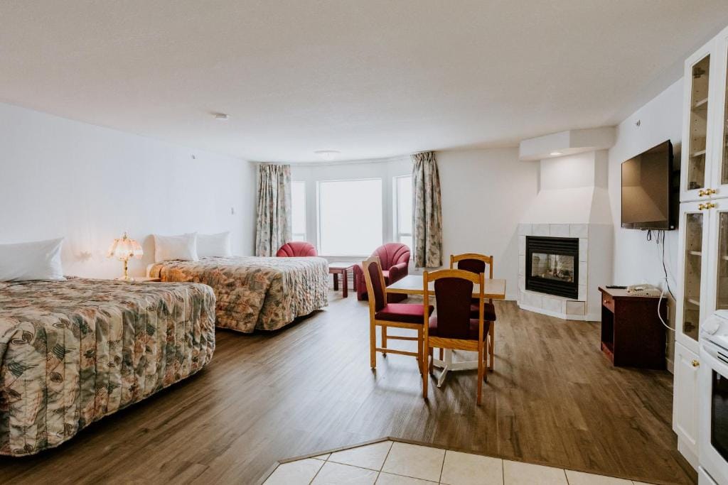 Western Budget Plus Mosaic Suites — 2
