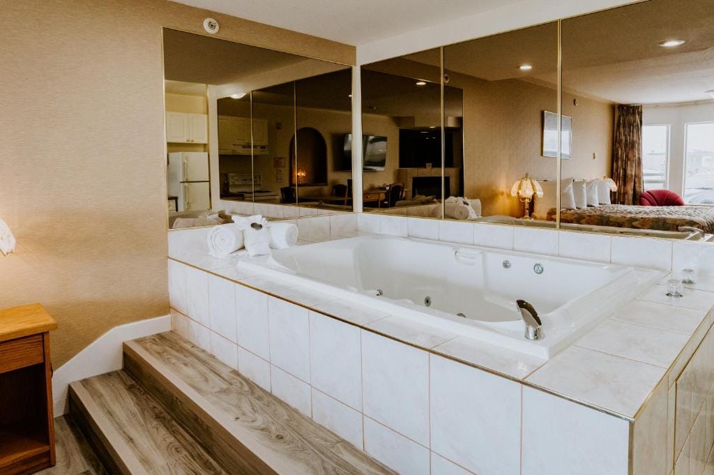 Western Budget Plus Mosaic Suites — 3