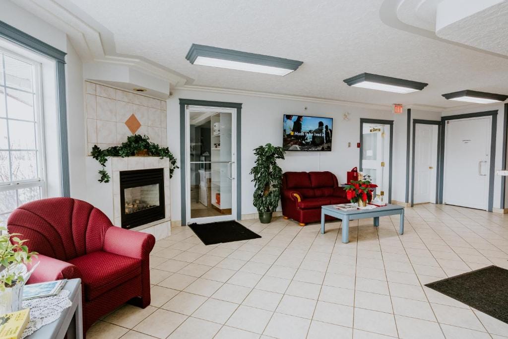 Western Budget Plus Mosaic Suites — 5