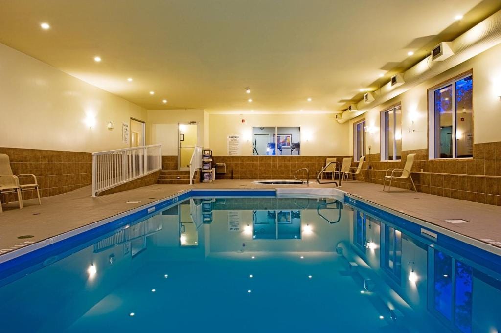 Holiday Inn Express & Suites-Regina-South by IHG — 4